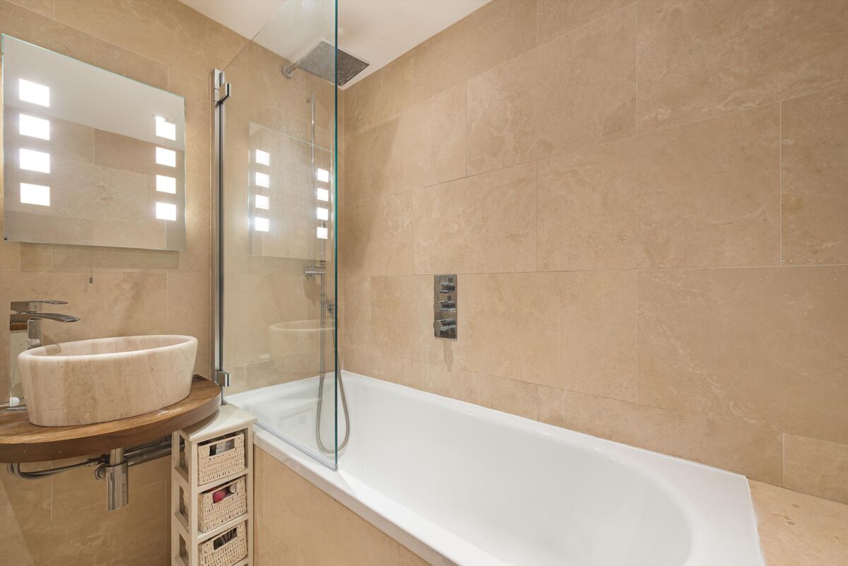 flat to rent in Redcliffe Square, Chelsea, London, SW10 CHQ012205240 Knight Frank