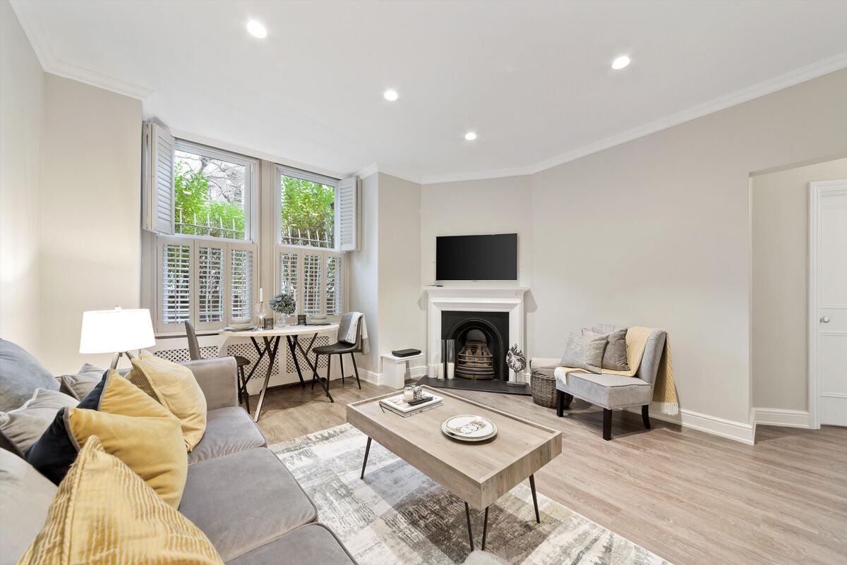 flat to rent in Cremorne Mansions, Cremorne Road, London, SW10