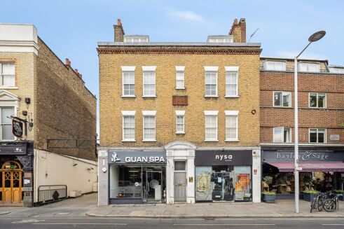 Picture of 2 bedroom flat for rent.