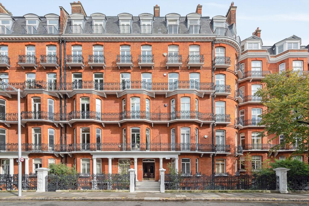 Image of Drayton Gardens, Chelsea, London SW10