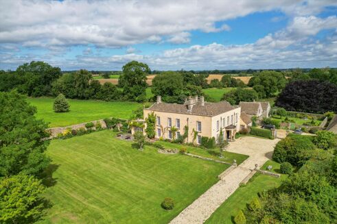 Picture of 8 bedroom house for sale.