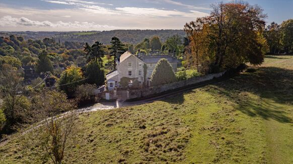 Picture of 4 bedroom house for sale.