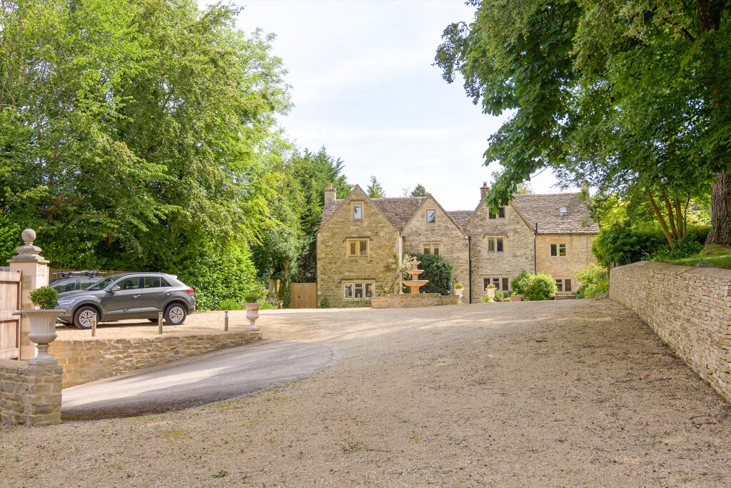 Image of Cowcombe Hill, Chalford, Stroud, Gloucestershire GL6
