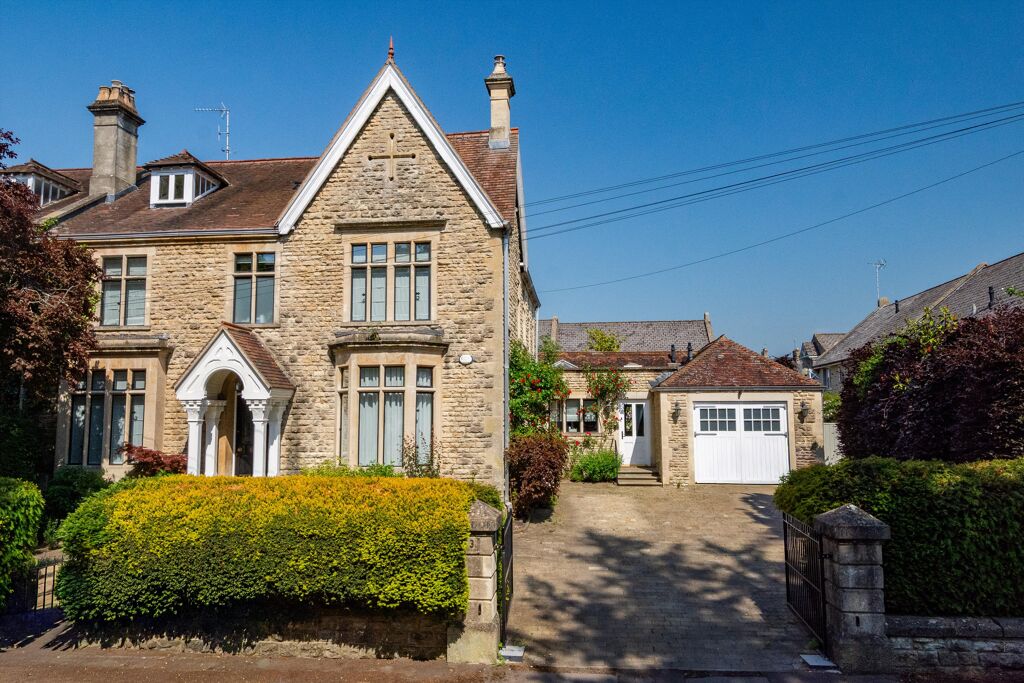 Image of The Avenue, Cirencester, Gloucestershire, GL7