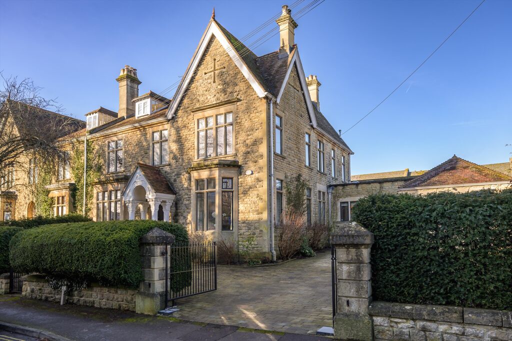 Image of The Avenue, Cirencester, Gloucestershire, GL7