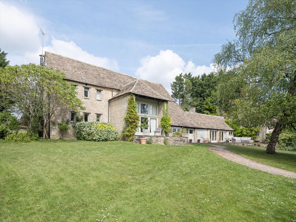 Image of Shooters Hill, Stow Road, Cirencester, Gloucestershire, GL7