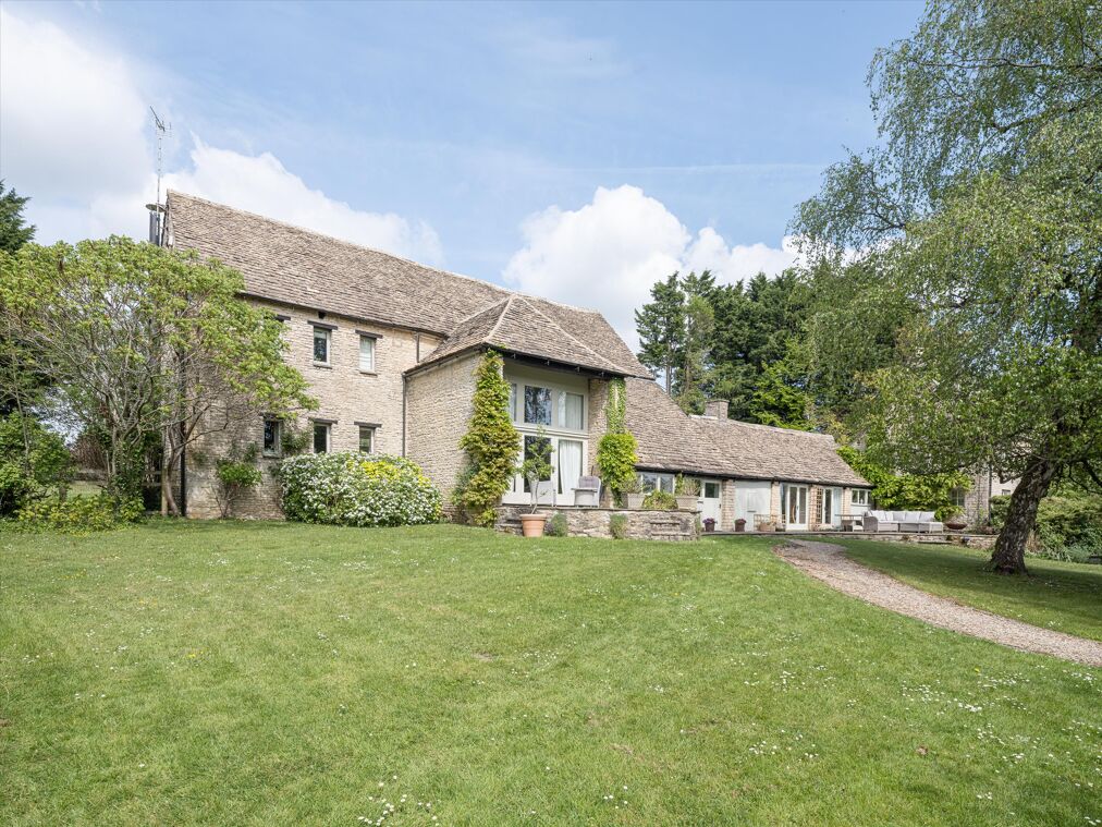 Image of Shooters Hill, Stow Road, Cirencester, Gloucestershire, GL7