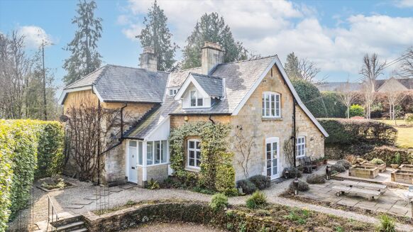 Picture of 4 bedroom house for sale.