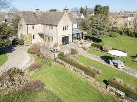 Picture of 5-6 bedroom house for sale.