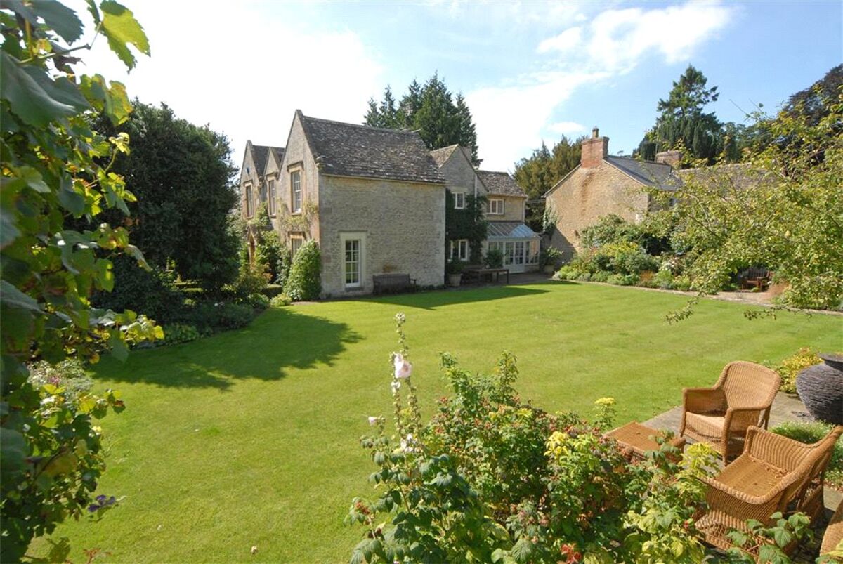 house for sale in Wharf Lane, Lechlade, GL7 CIR050104 Knight Frank