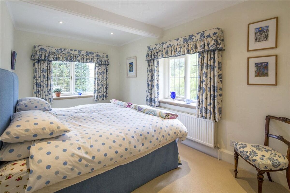 house for sale in Cuckoo Row, Minchinhampton, Stroud, Gloucestershire, GL6 CIR140208 Knight