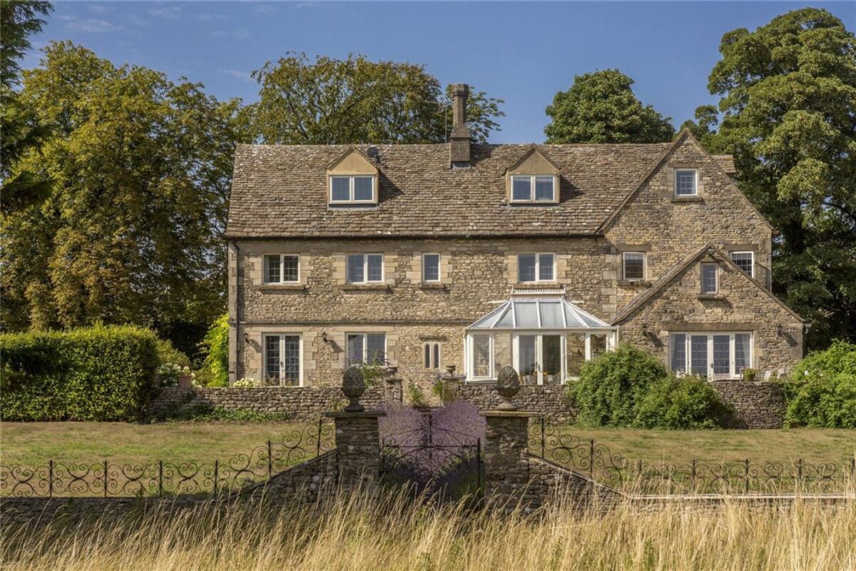 house for sale in Cuckoo Row, Minchinhampton, Stroud, Gloucestershire, GL6 CIR140208 Knight