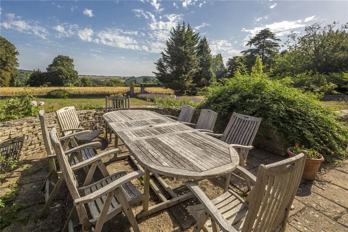 house for sale in Cuckoo Row, Minchinhampton, Stroud, Gloucestershire, GL6 CIR140208 Knight