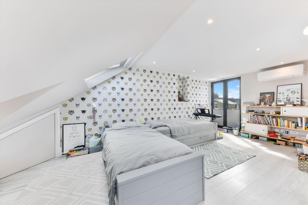 house to rent in Gosberton Road, London, SW12. CLQ012087140 Knight