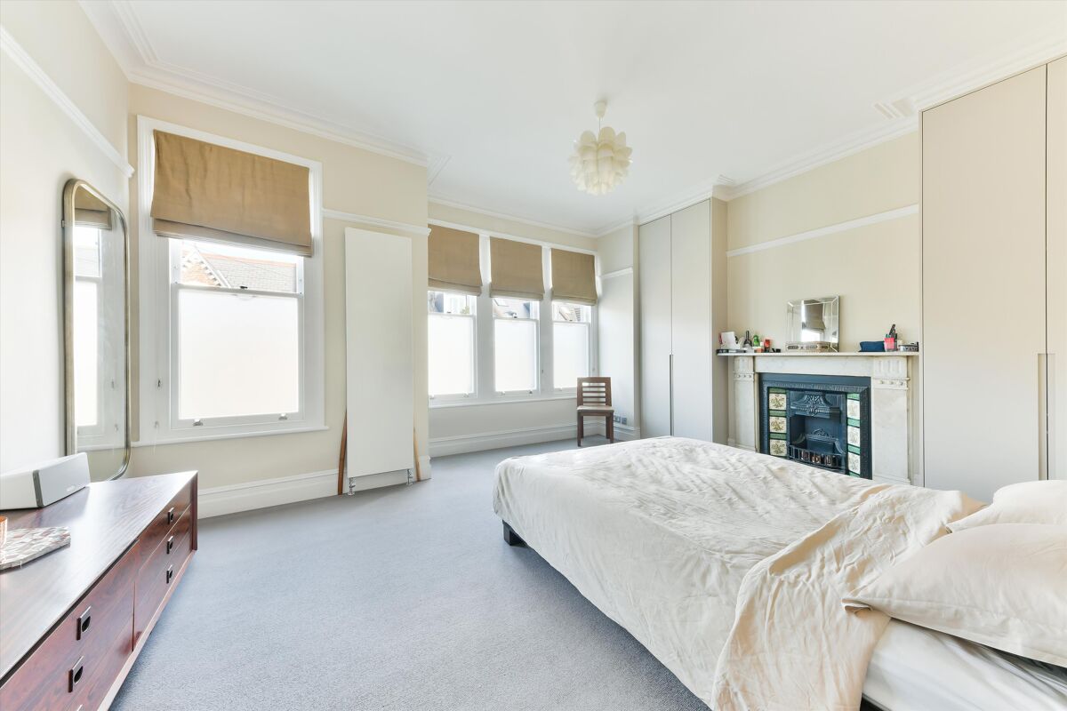house to rent in Gosberton Road, London, SW12. CLQ012087140 Knight Frank