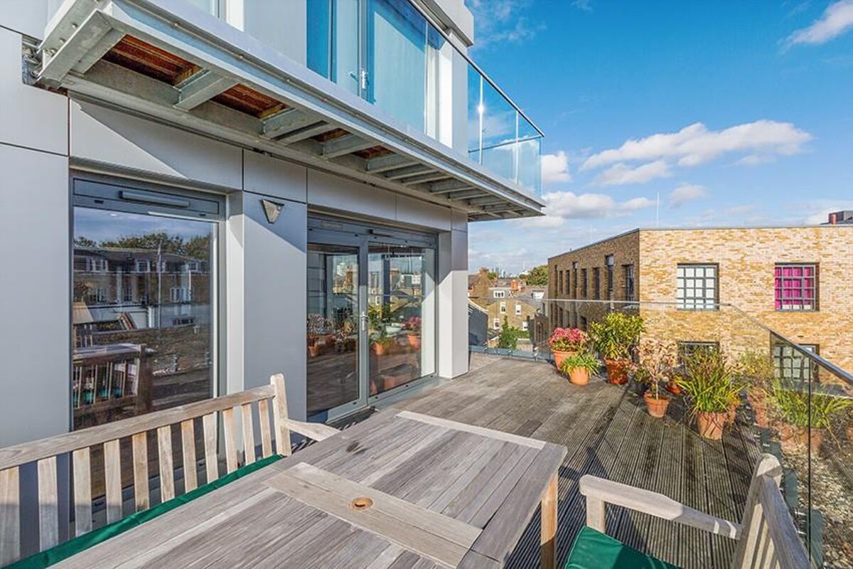 flat to rent in Macaulay Road, Clapham, London, SW4 CLQ253949