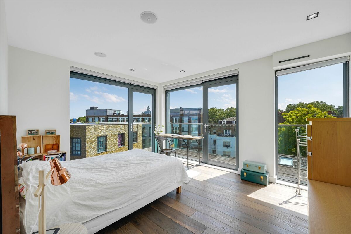 flat to rent in Macaulay Road, Clapham, London, SW4 CLQ253949