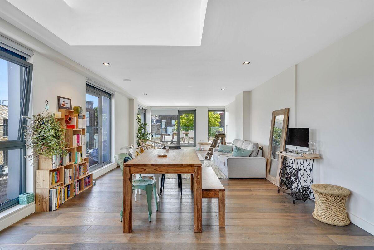 flat to rent in Macaulay Road, Clapham, London, SW4 CLQ253949