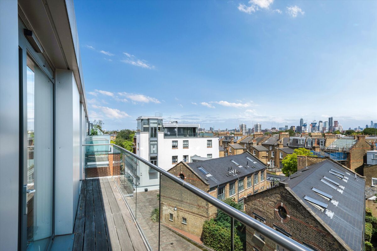 flat to rent in Macaulay Road, Clapham, London, SW4 CLQ253949
