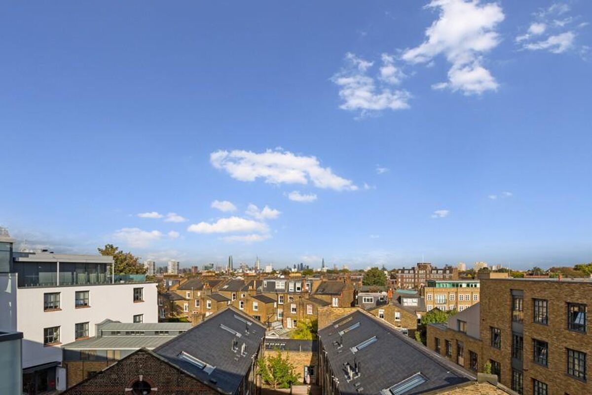 flat to rent in Macaulay Road, Clapham, London, SW4 CLQ253949