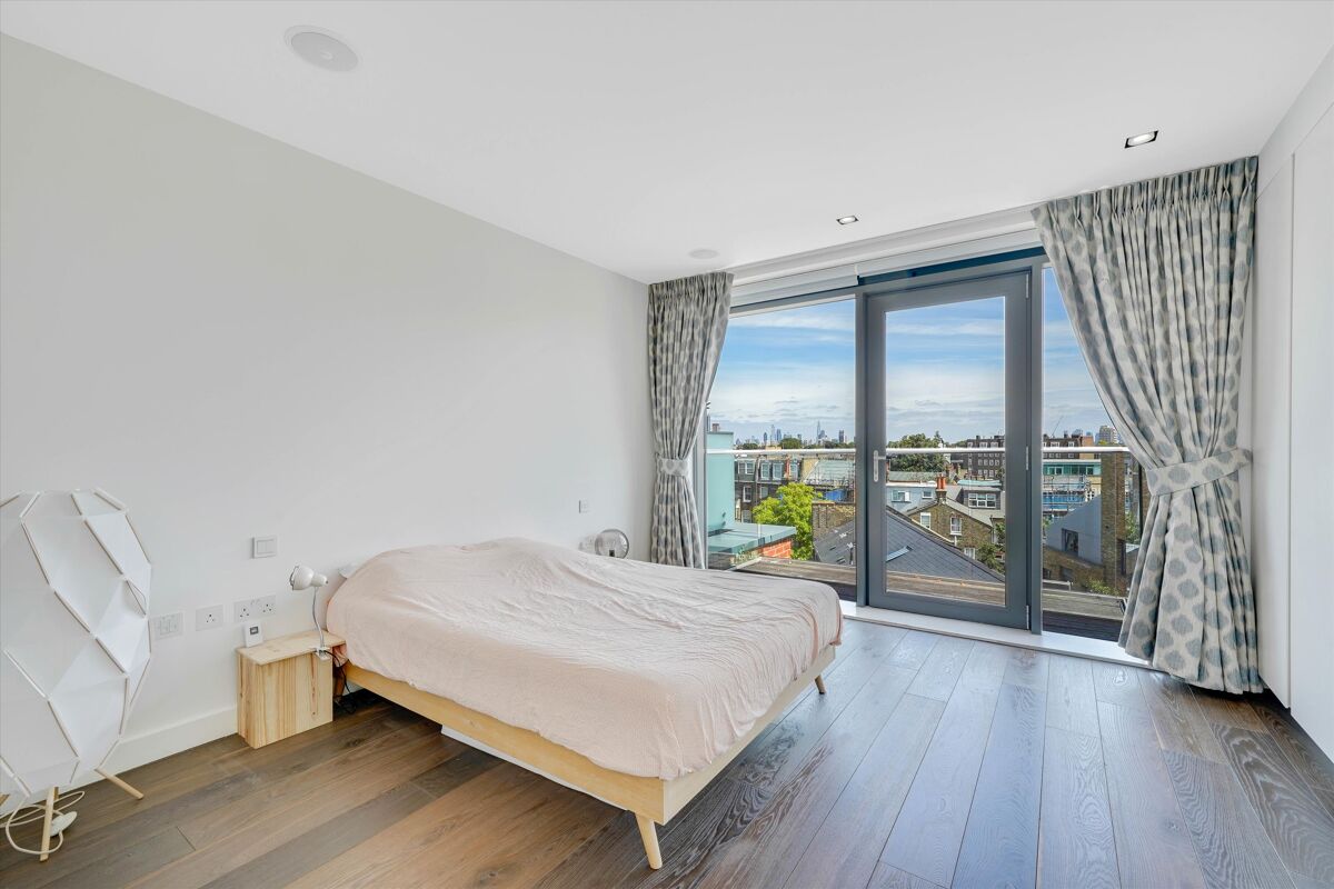 flat to rent in Macaulay Road, Clapham, London, SW4 CLQ253949