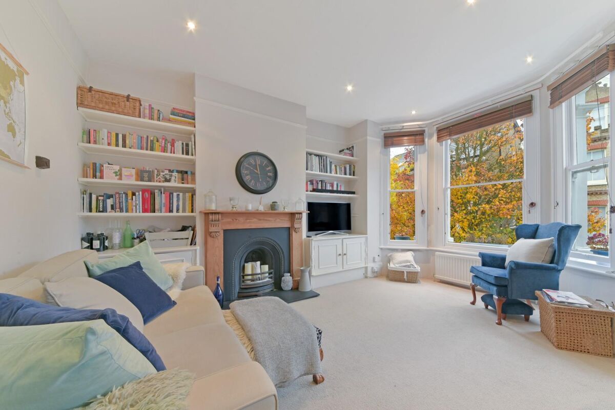 flat to rent in Vardens Road, Clapham Junction, London, SW11