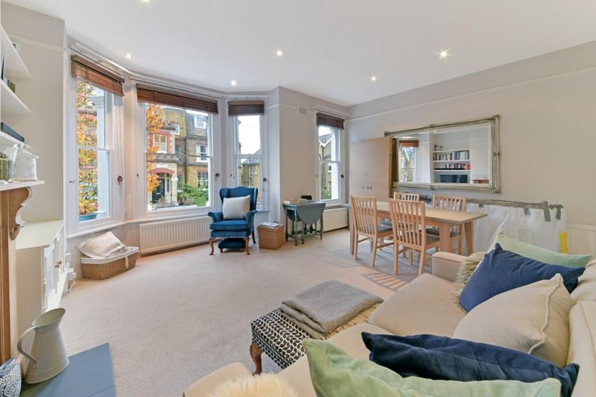 flat to rent in Vardens Road, Clapham Junction, London, SW11