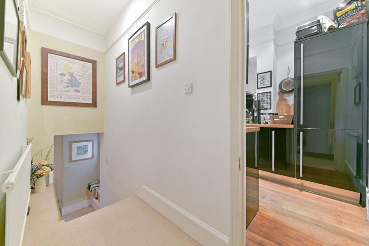 flat to rent in Vardens Road, Clapham Junction, London, SW11