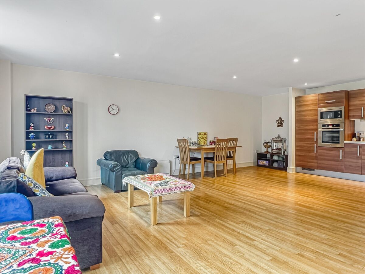 flat for sale in Hills Road, Cambridge, Cambridgeshire, CB2