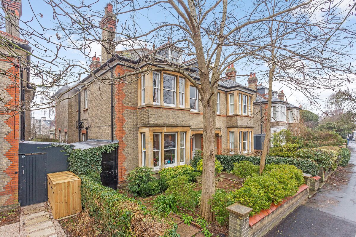 house for sale in De Freville Avenue, Cambridge, Cambridgeshire, CB4. CMB012381711 Knight Frank