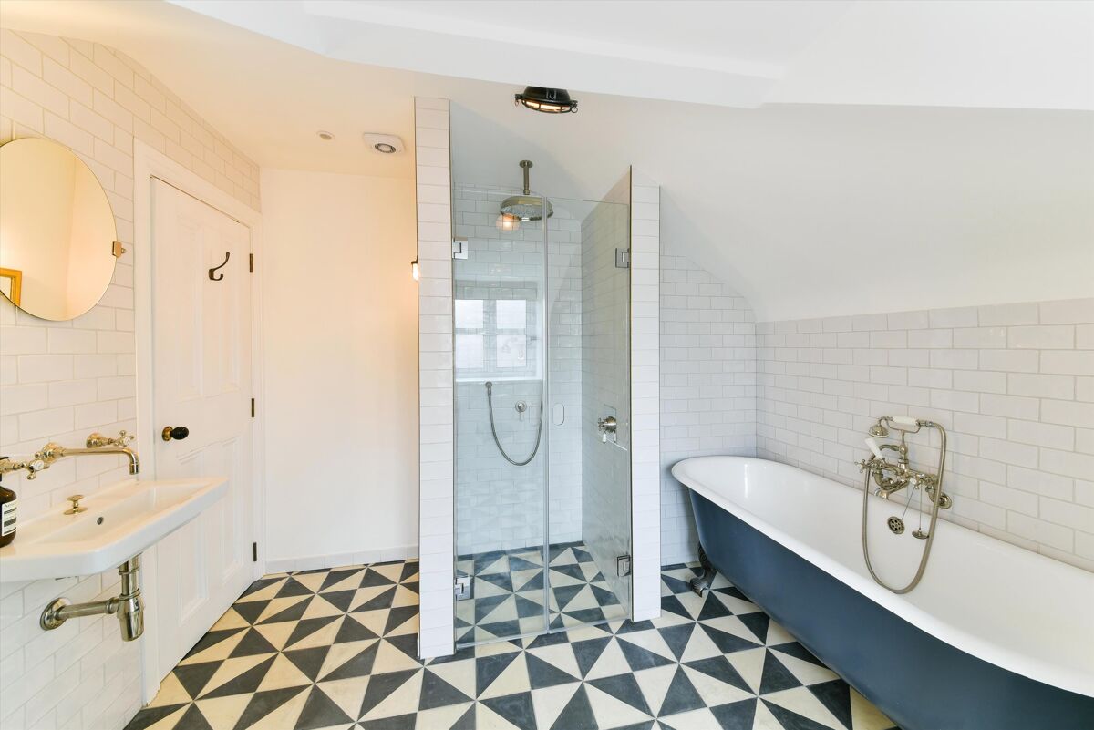 house for sale in Victoria Park Road, London, E9. CNW012007398