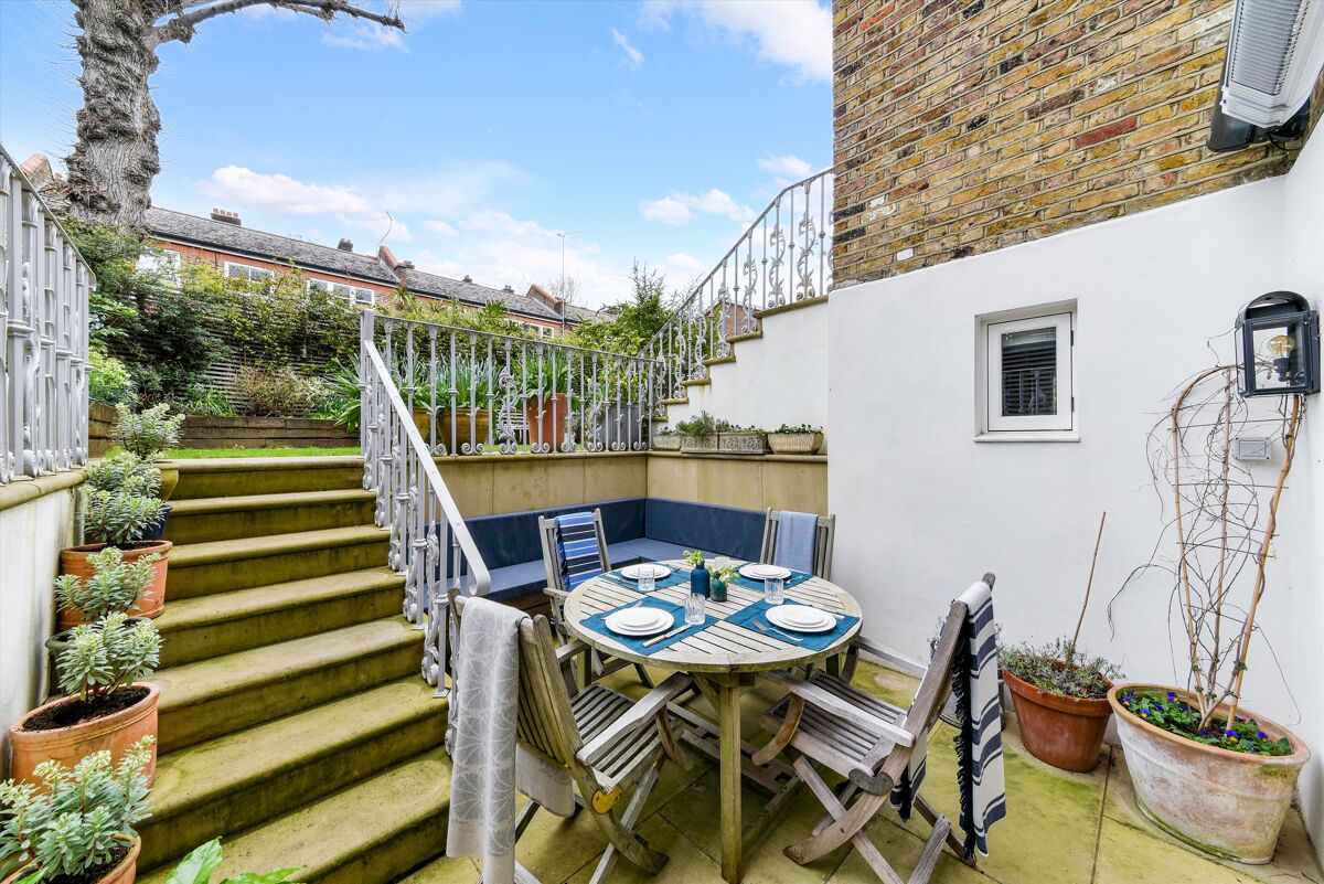 house for sale in Victoria Park Road, London, E9. CNW012007398