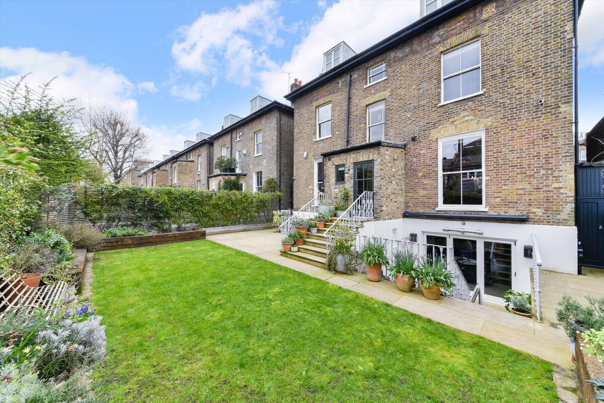 house for sale in Victoria Park Road, London, E9. CNW012007398