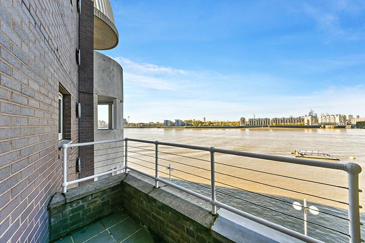 apartment for sale in Cascades Tower, E14 CNW012013497 Knight Frank