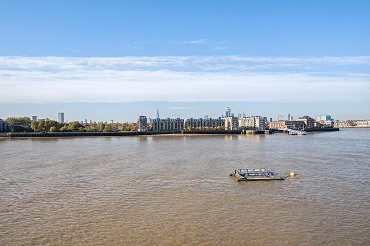 apartment for sale in Cascades Tower, E14 CNW012013497 Knight Frank