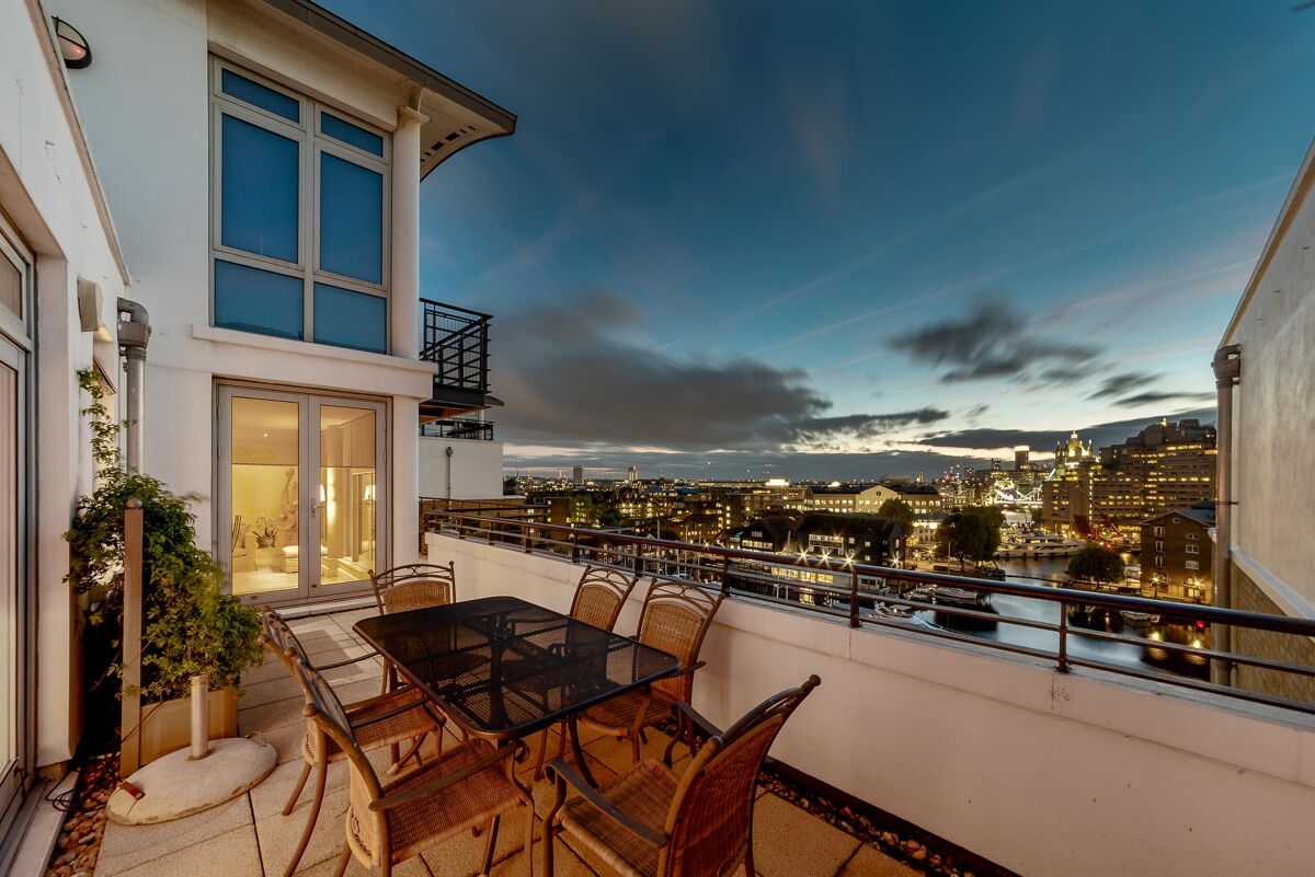 flat for sale in St Katharine Docks, E1W CNW012033917 Knight Frank