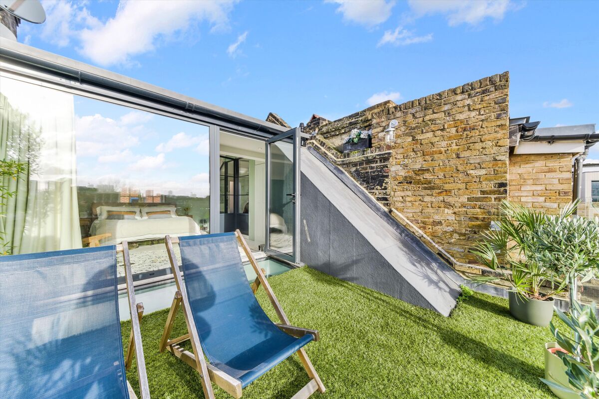 flat for sale in Cheshire Street, London, E2. CNW012051656 Knight Frank