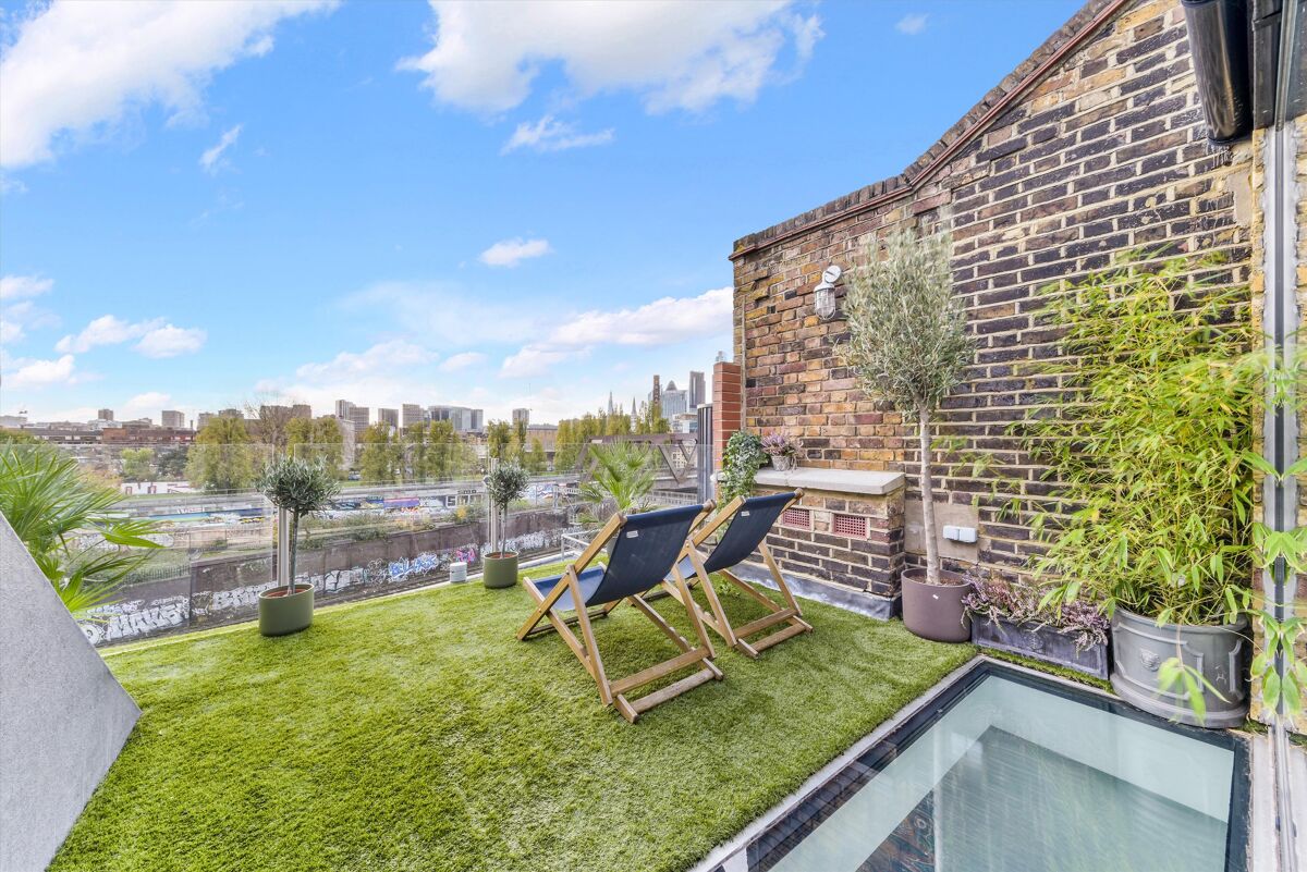 flat for sale in Cheshire Street, London, E2. CNW012051656 Knight Frank