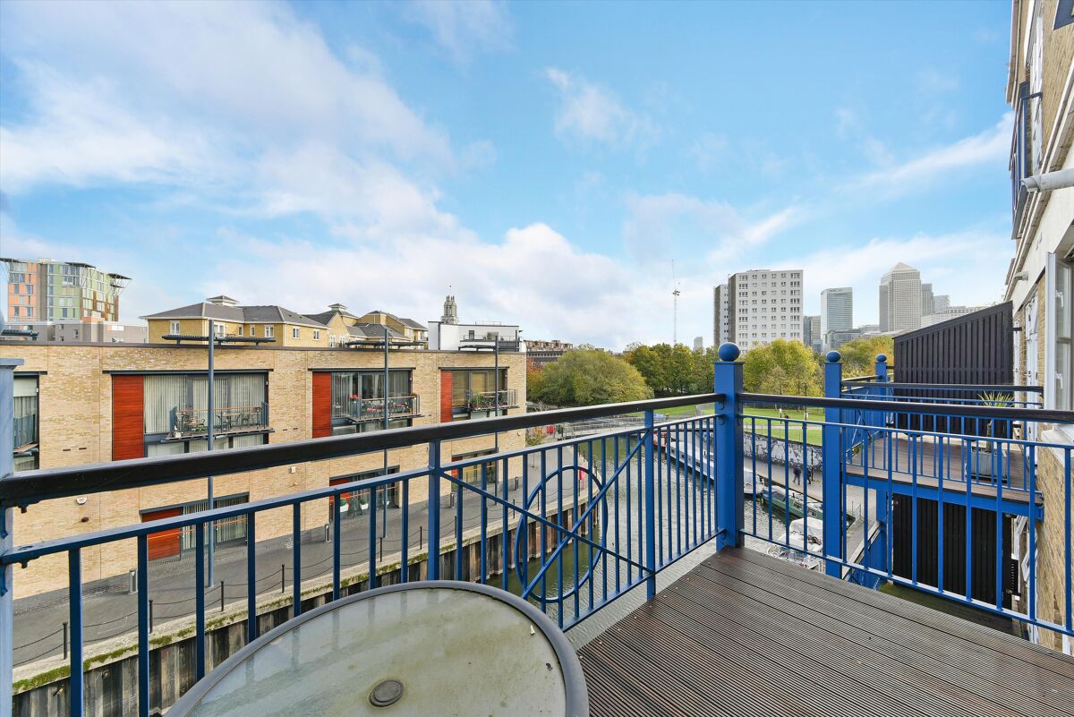 apartment for sale in Imperial House, E14. CNW012061013 Knight Frank