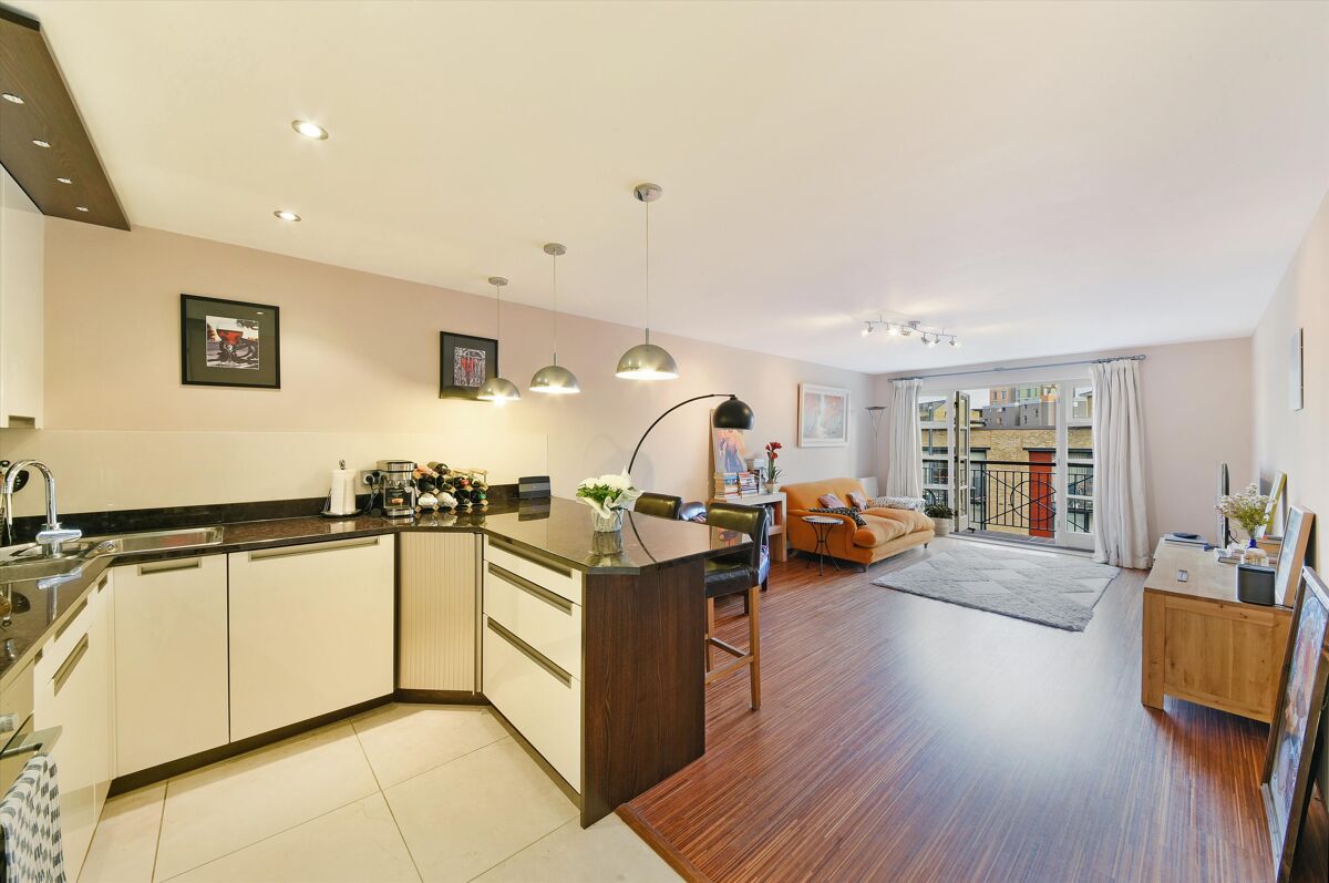 apartment for sale in Imperial House, E14. CNW012061013 Knight Frank