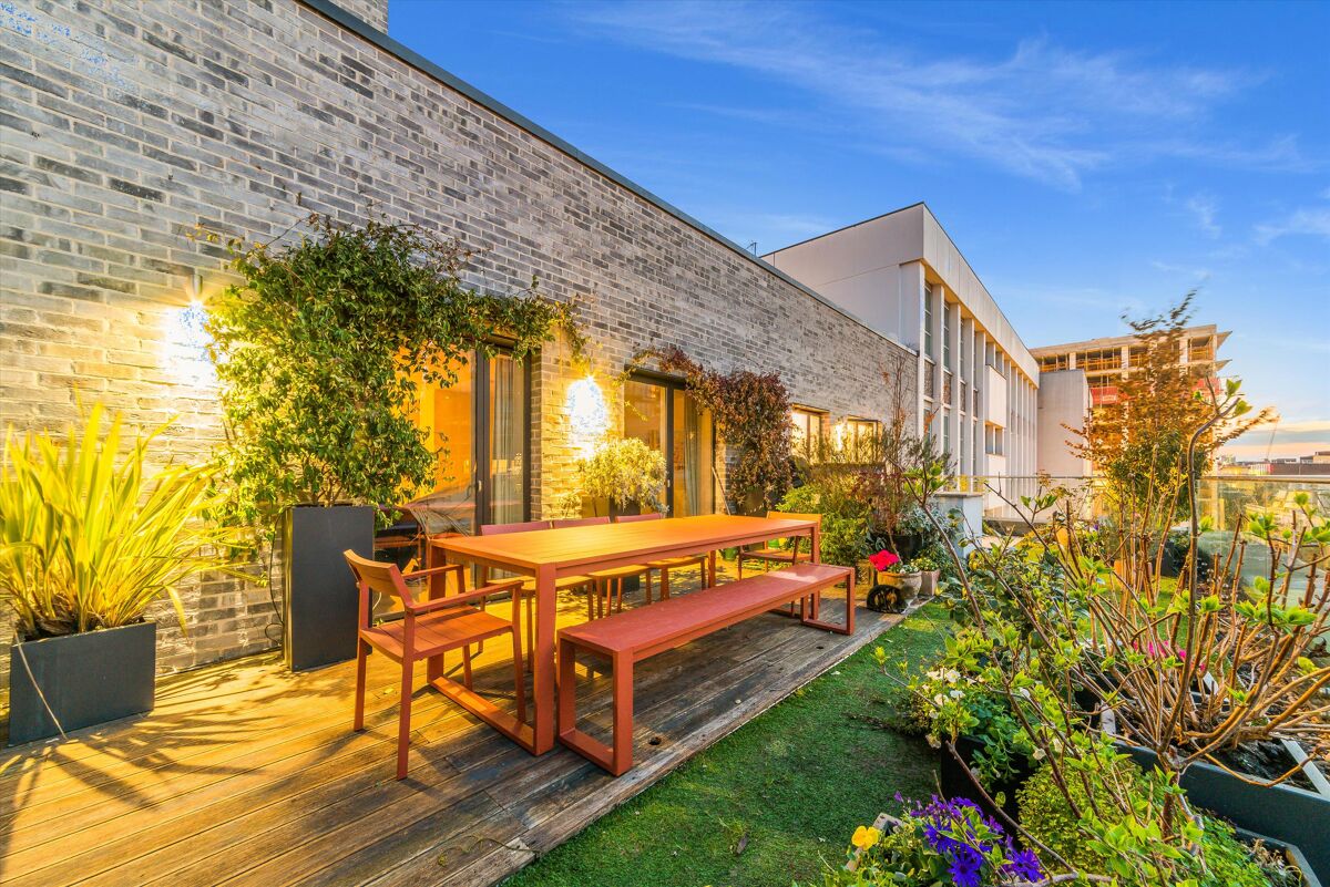 flat for sale in Leonard Street, Shoreditch, EC2A CNW012067284 Knight Frank