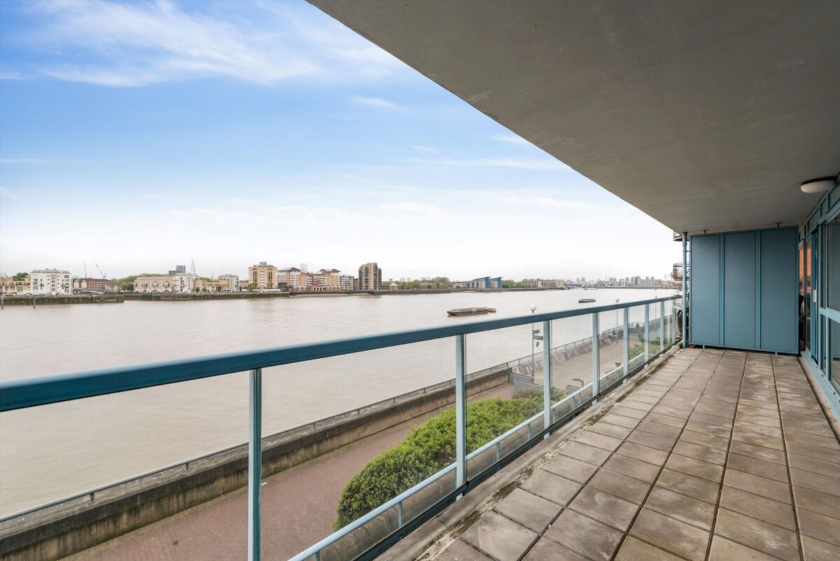 flat for sale in Arnhem Place, London, E14 CNW012105513 Knight Frank
