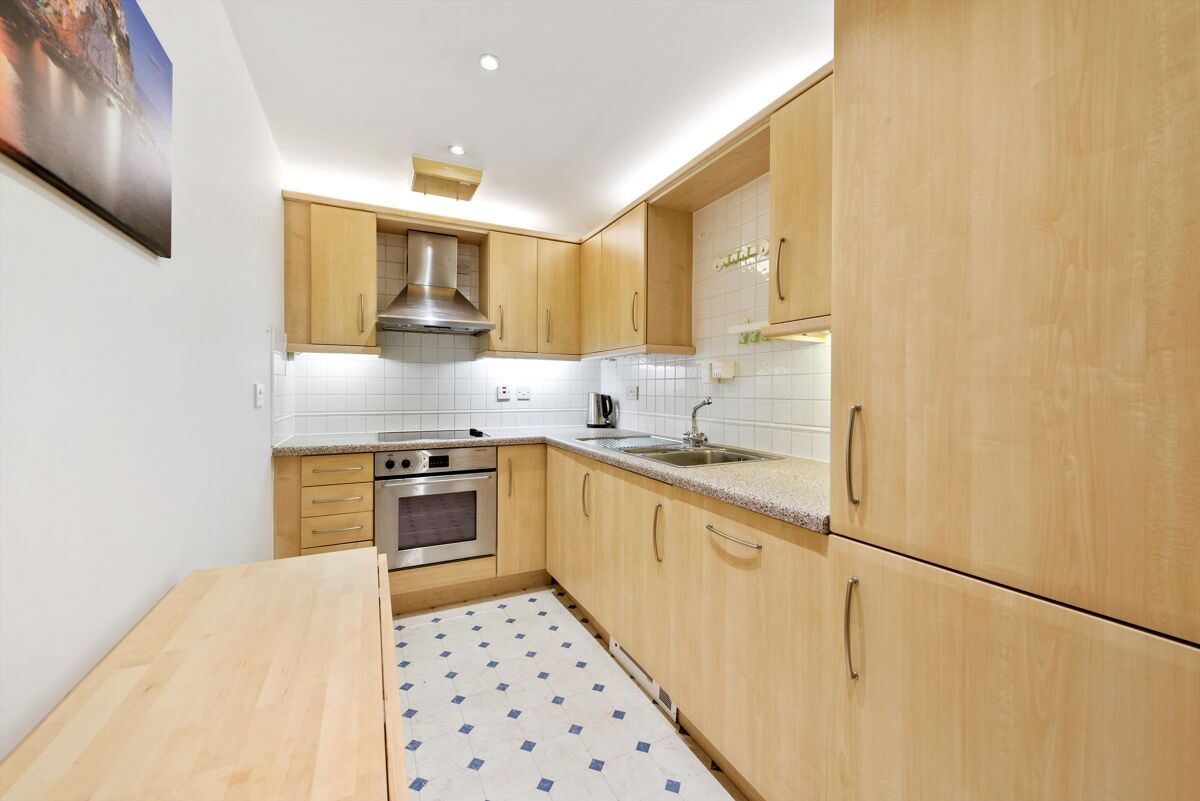 flat for sale in Arnhem Wharf, E14 CNW012142368 Knight Frank