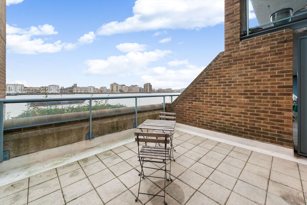 flat for sale in Arnhem Wharf, E14 CNW012142368 Knight Frank