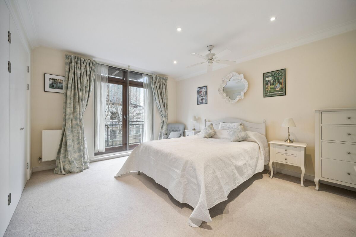 flat for sale in Sandpiper Court, E1W - CNW012161258 | Knight Frank