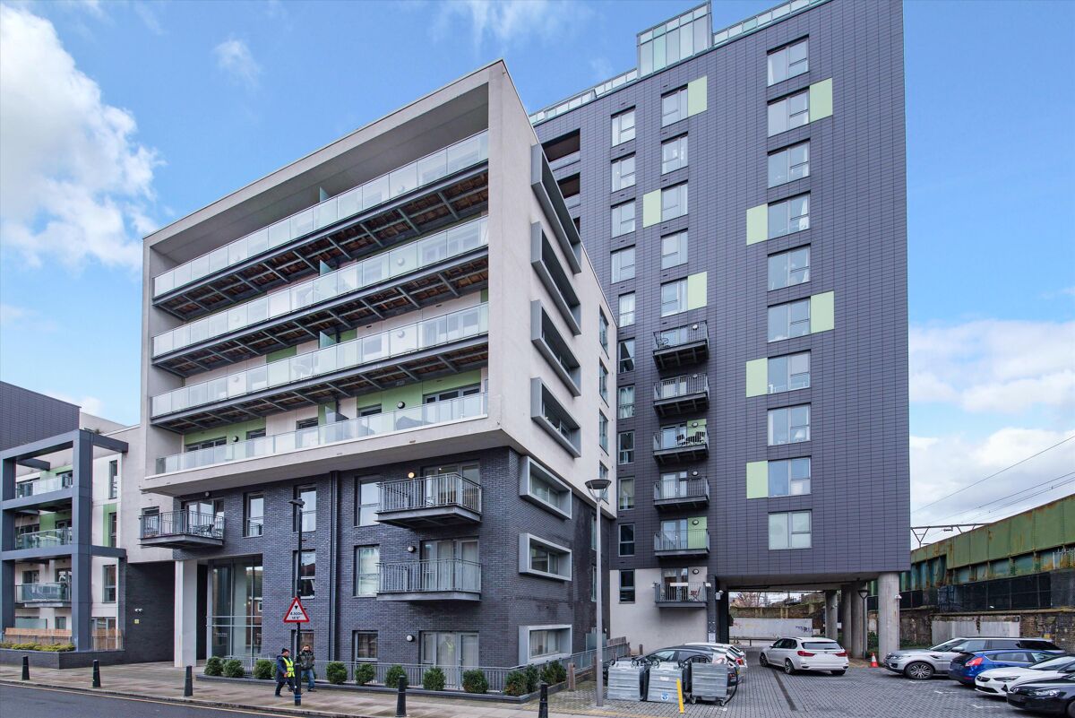 flat for sale in Wilson Tower, E1 CNW012162299 Knight Frank