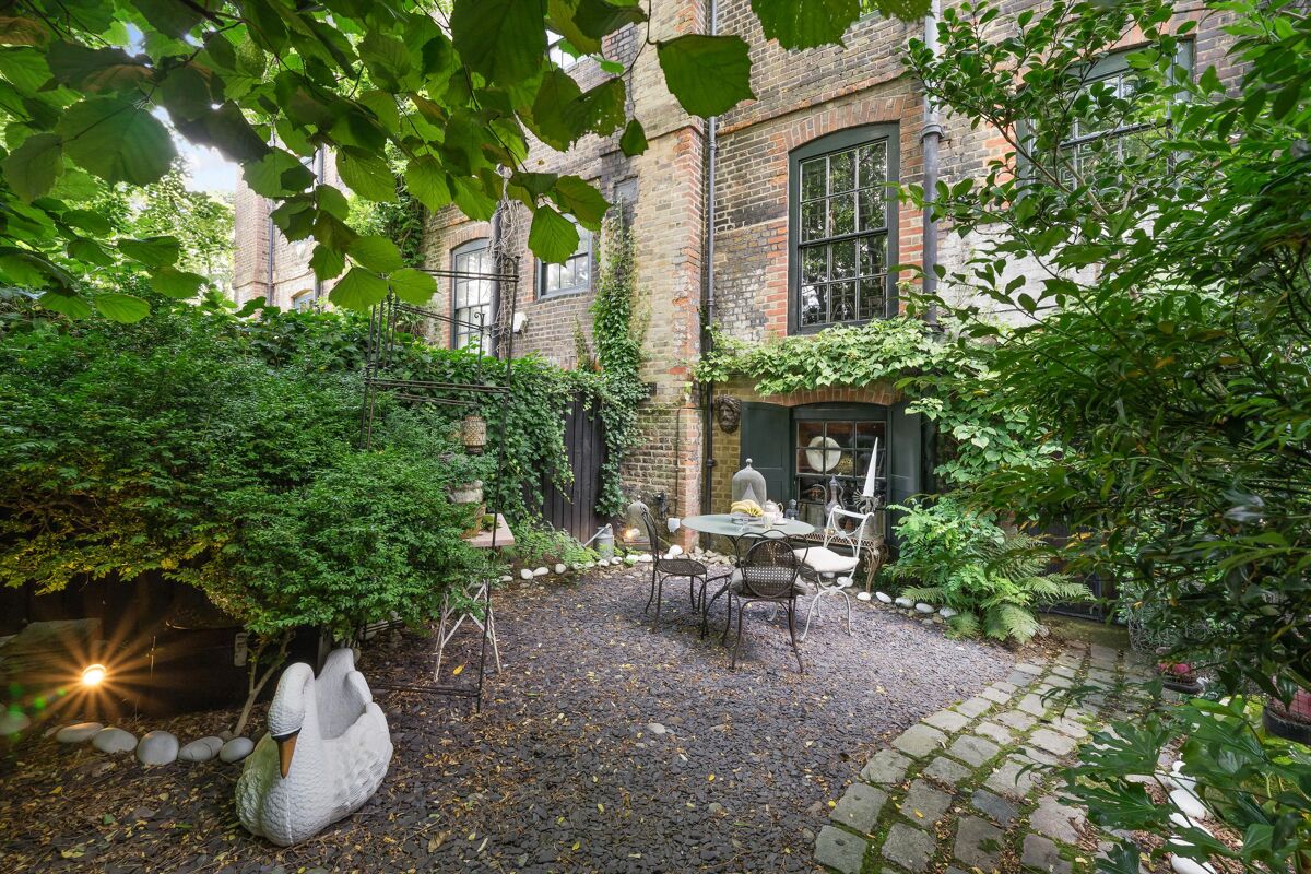 house for sale in Mile End Road, Stepney Green London, E1