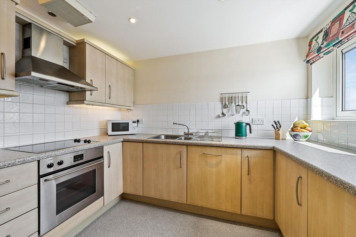 flat for sale in Arnhem Wharf, E14 CNW012165861 Knight Frank