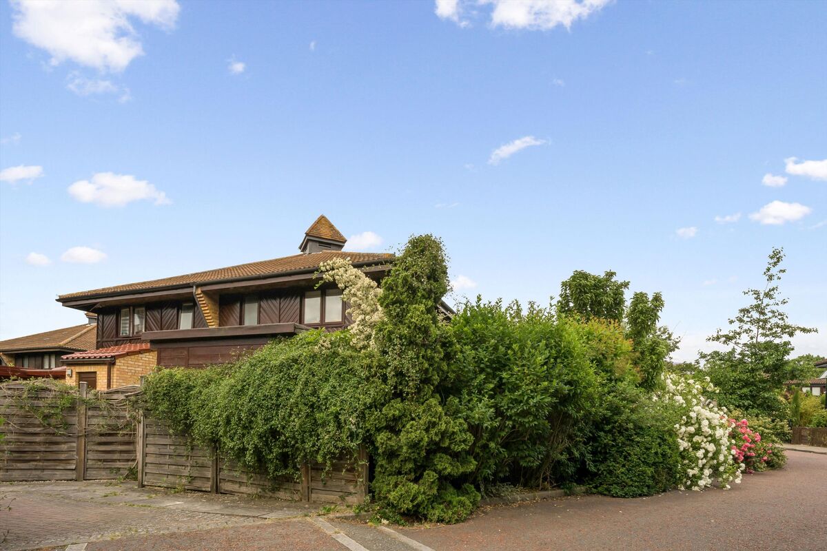 house for sale in Friars Mead, London, E14 CNW012165971 Knight Frank