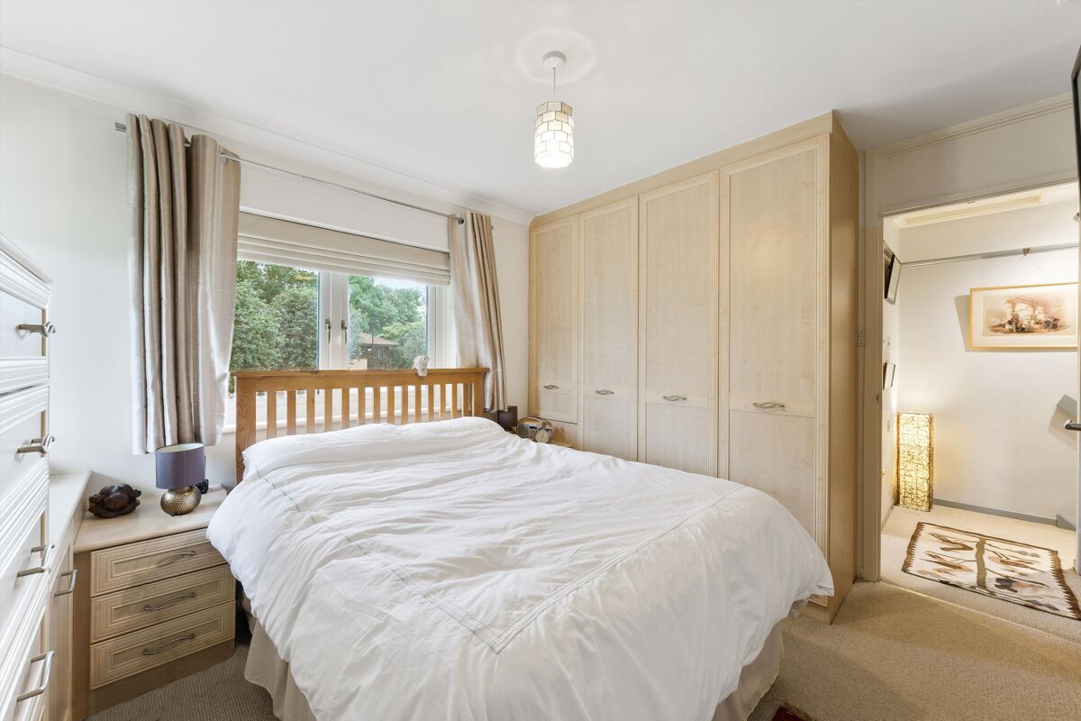 house for sale in Friars Mead, London, E14 CNW012165971 Knight Frank